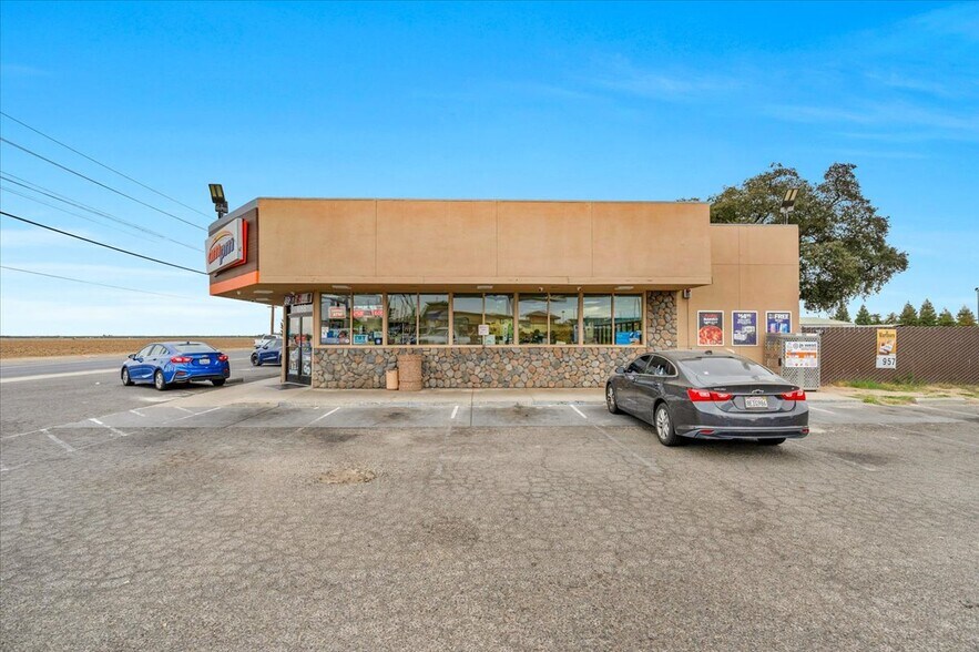 More Photos Of 1088 N Mooney Blvd, Tulare Freestanding For Lease