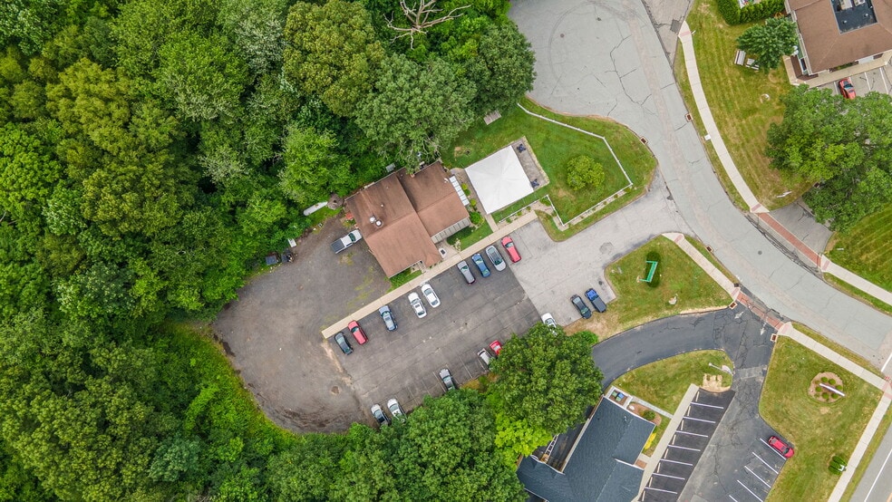 Primary Photo Of 7 Independence Dr, Marlborough Freestanding For Sale