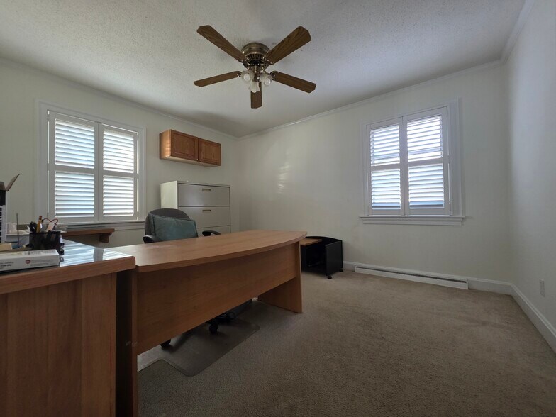 More Photos Of 2034 W 5th St, Washington Showroom For Sale