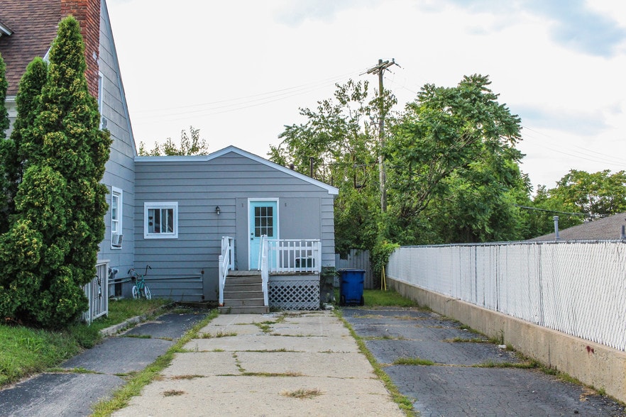 More Photos Of 2961 Prynne St, Keego Harbor Apartments For Sale