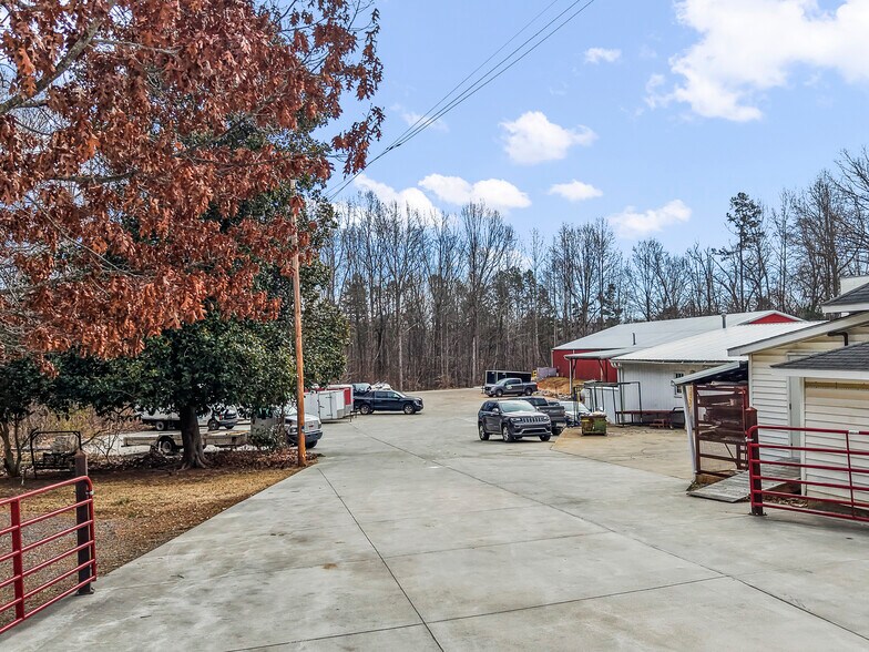 More Photos Of 1120 N Main St, Randleman Warehouse For Sale