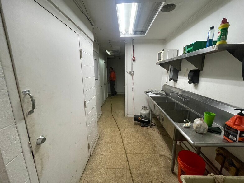 More Photos Of 6149 Cleveland St, Merrillville Industrial For Sale
