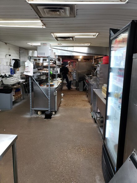 More Photos Of 428 N Gun Barrel Ln, Gun Barrel City Restaurant For Sale