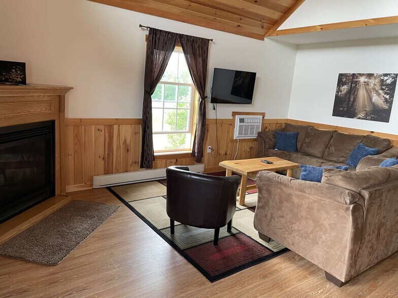 More Photos Of 446 Maples Rd, Milford Hotel For Sale
