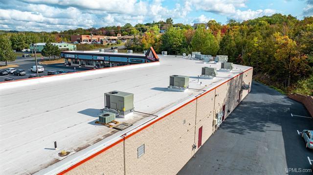 More Photos Of 901 Razorback Dr, Houghton Storefront For Sale