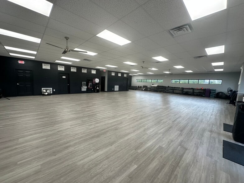 More Photos Of 7125 Metropolitan Blvd, Barnhart Unknown For Lease