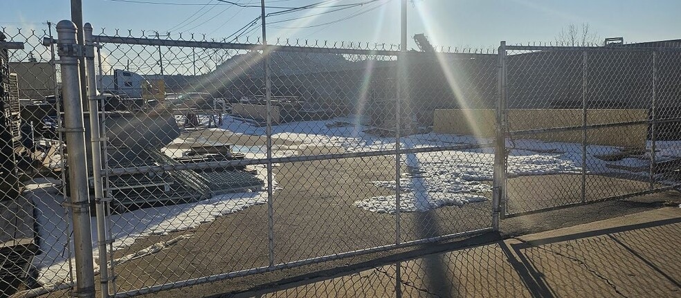 More Photos Of 6310 Wall St, Sterling Heights Warehouse For Lease