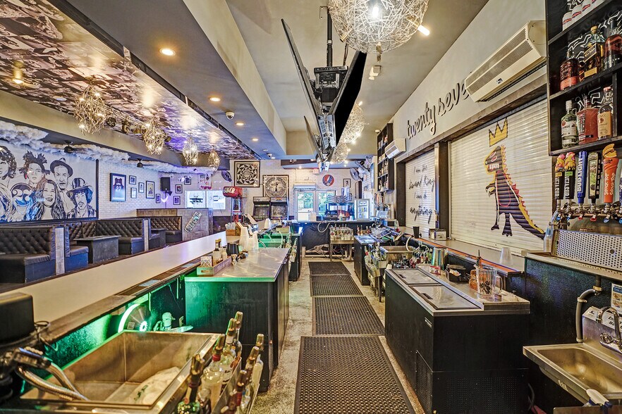 More Photos Of 835-841 NE 3rd Ave, Fort Lauderdale Bar For Sale