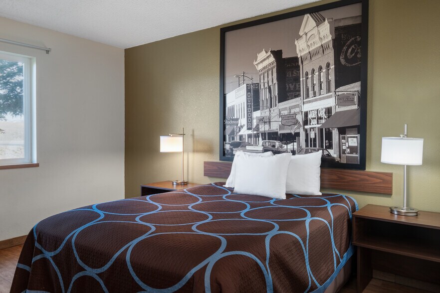 More Photos Of 105 Centennial Dr, Livingston Hotel For Sale
