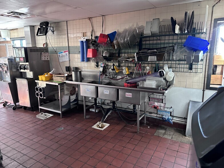 More Photos Of 379 S Lovekin Blvd, Blythe Fast Food For Sale