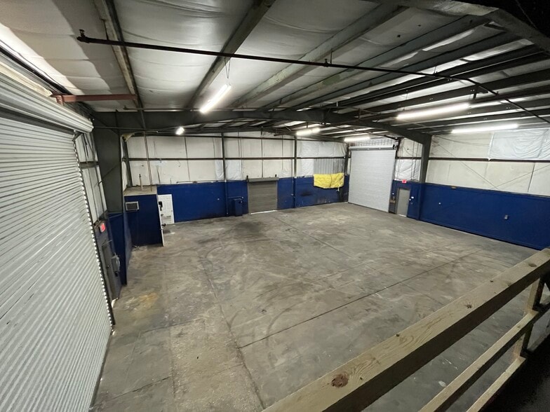 More Photos Of 5180-5186 52nd St, Clearwater Manufacturing For Lease