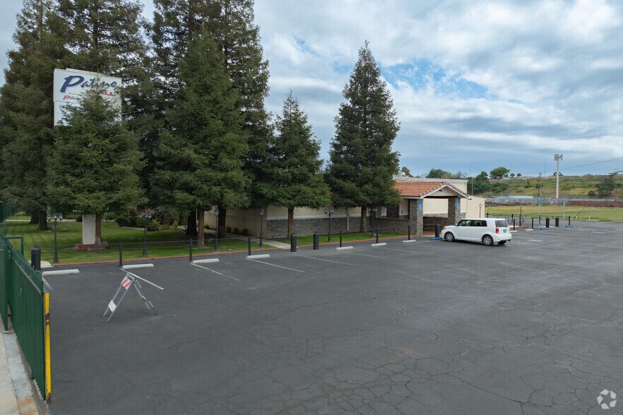 More Photos Of 425 30th St, Bakersfield Lodge Meeting Hall For Sale