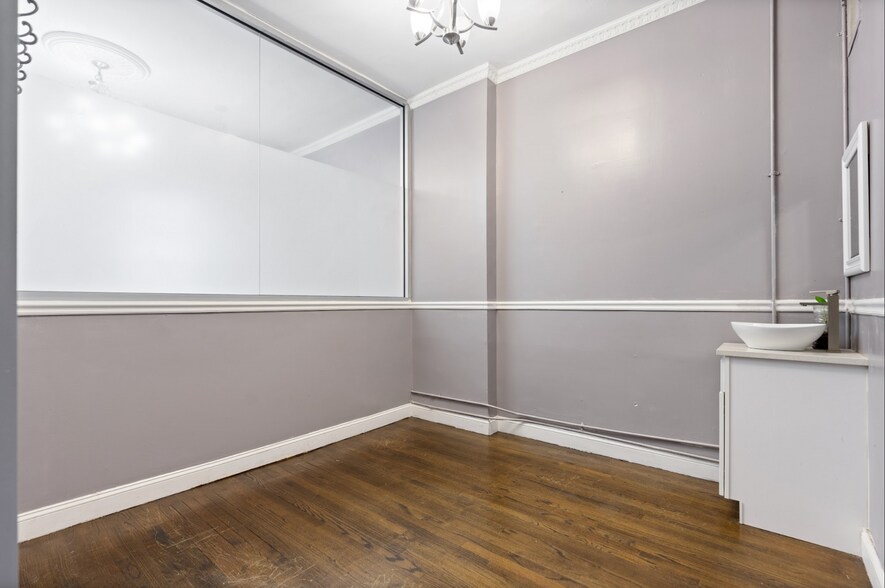 More Photos Of 133 E 39th St, New York Office Residential For Lease