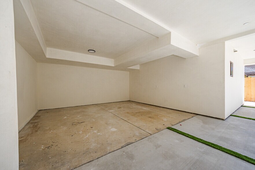 More Photos Of 1557 S Ogden Dr, Los Angeles Apartments For Sale