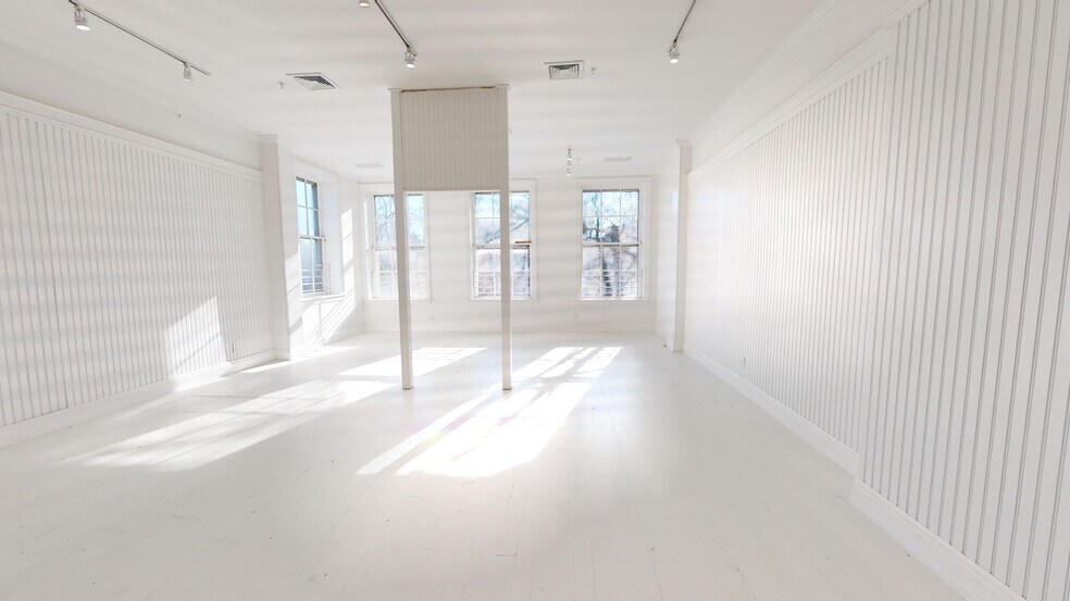 More Photos Of 33 Main St, Nantucket Storefront Retail Office For Sale