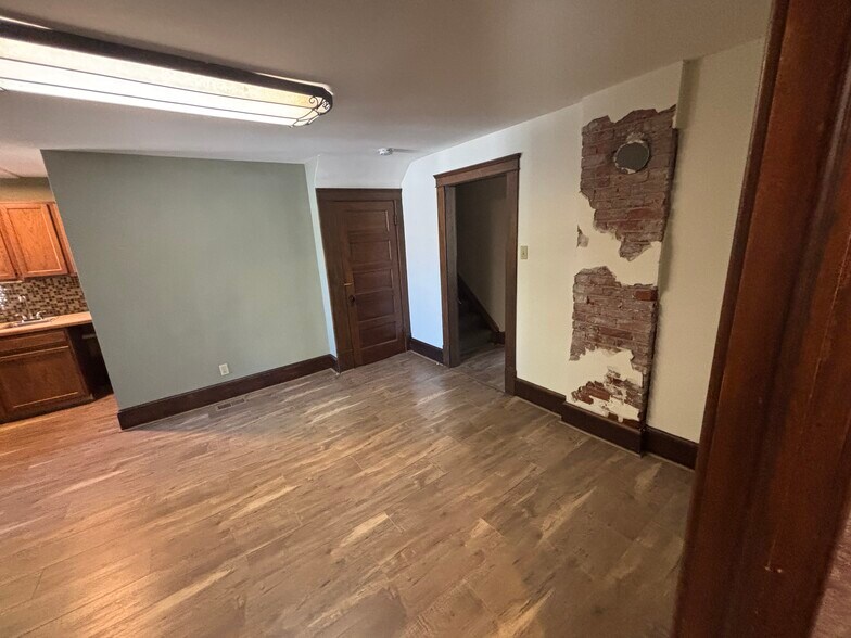 More Photos Of 150 Court St, Chardon Office Residential For Lease