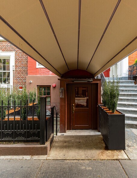 More Photos Of 113 W 13th St, New York Apartments For Sale
