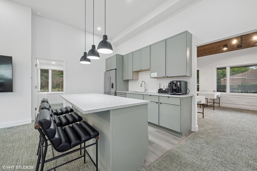 More Photos Of 915 N Milwaukee Ave, Libertyville Office For Lease