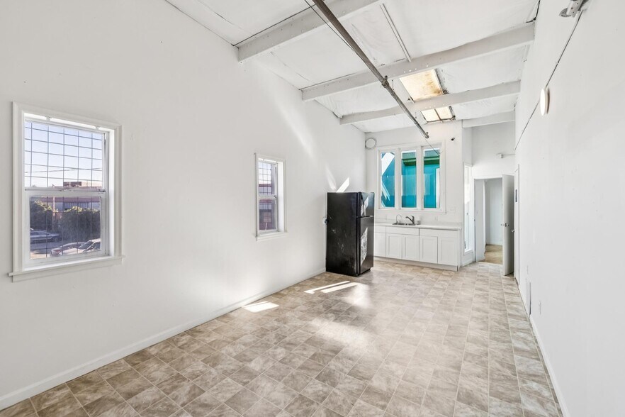More Photos Of 2250 Jerrold Ave, San Francisco Warehouse For Sale