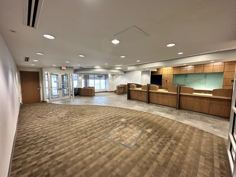 More Photos Of 5400-5536 NE Antioch Rd, Kansas City Unknown For Lease