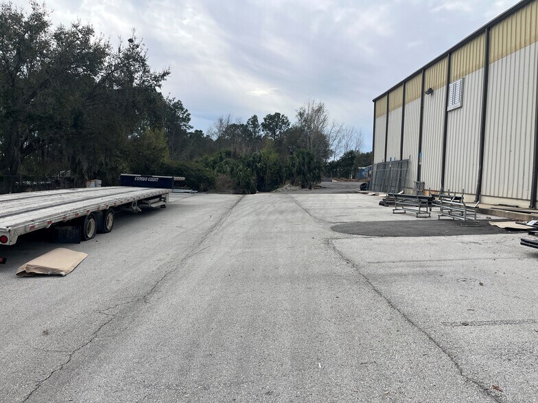 More Photos Of 271 Southridge Industrial Dr, Tavares Warehouse For Lease