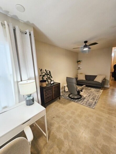 More Photos Of 4972 Eagle Rock Blvd, Los Angeles General Retail For Lease