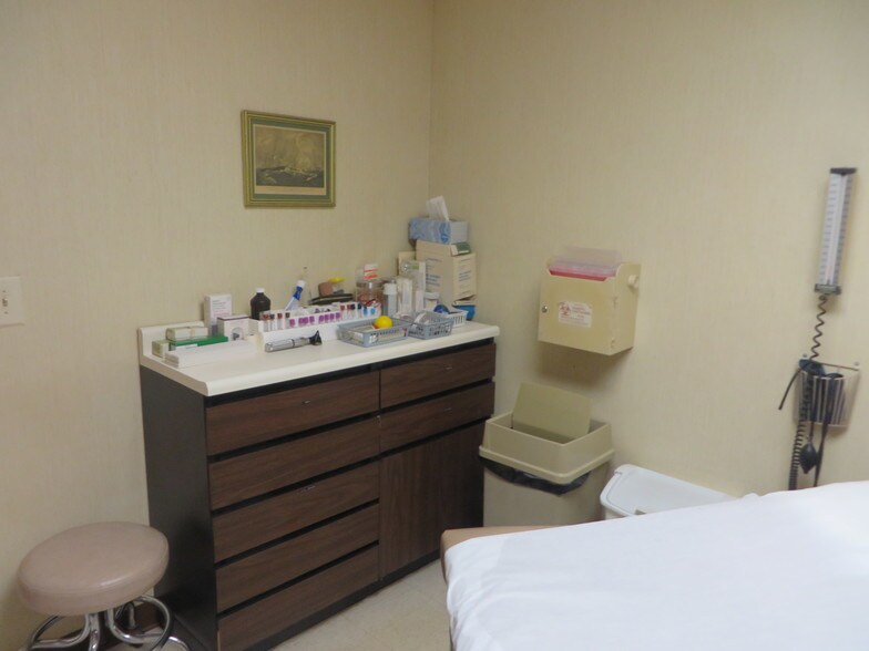 More Photos Of 1130 US Highway 202 S, Raritan Medical For Sale