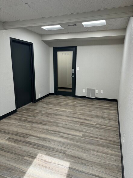 More Photos Of 801 E Abram St, Arlington Loft Creative Space For Lease