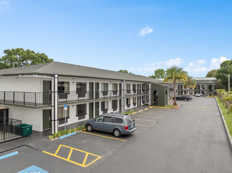 More Photos Of 3956 W Colonial Dr, Orlando Hotel For Sale