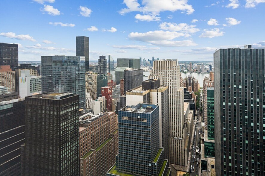 More Photos Of 622 Third Ave, New York Office For Lease