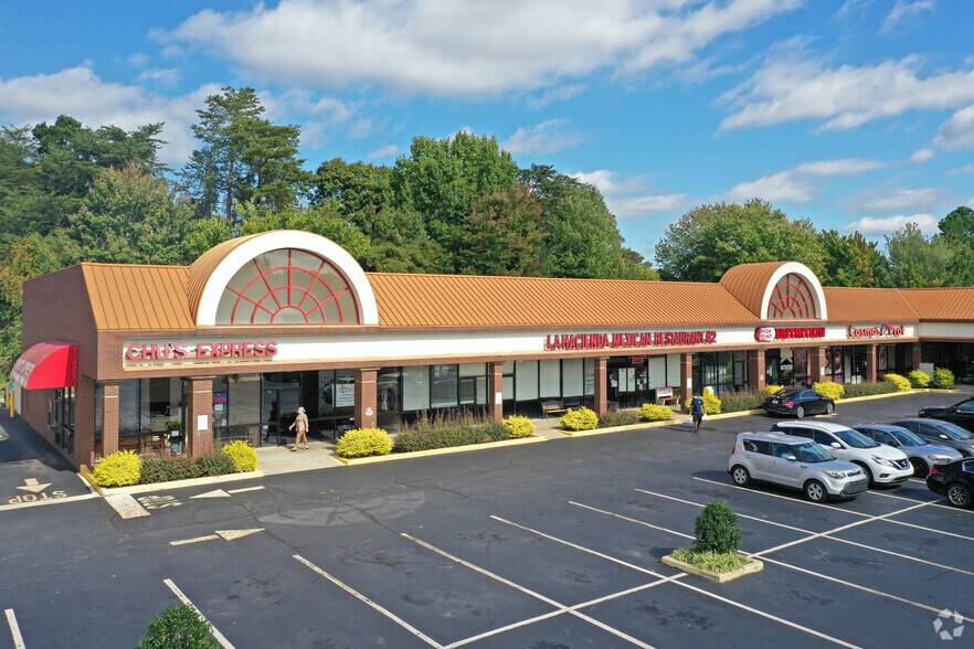 More Photos Of 1116 Eastchester Dr, High Point Unknown For Lease