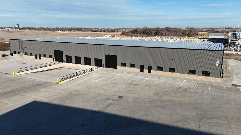 More Photos Of 2201 Shiloh Rose Pky SW, Bondurant Showroom For Lease