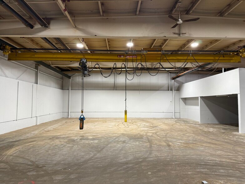 More Photos Of 5906 Prairie St, Weston Office For Lease