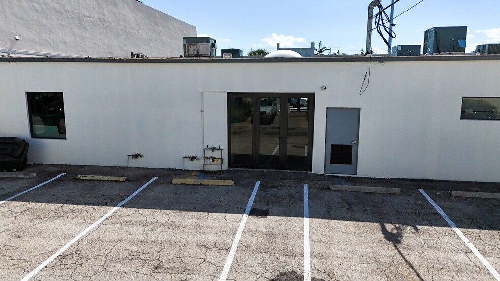 More Photos Of 2633 E Commercial Blvd, Fort Lauderdale Storefront For Sale