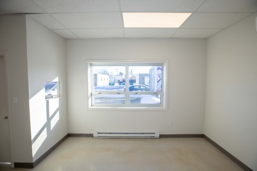 More Photos Of 86 Rome St, Farmingdale Warehouse For Lease
