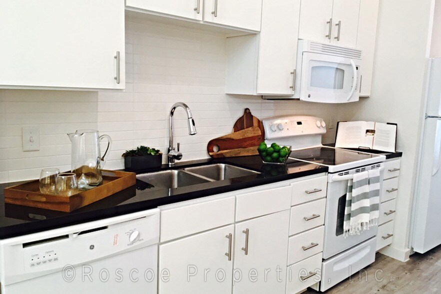 More Photos Of 1010 S Flores St, San Antonio Apartments For Lease