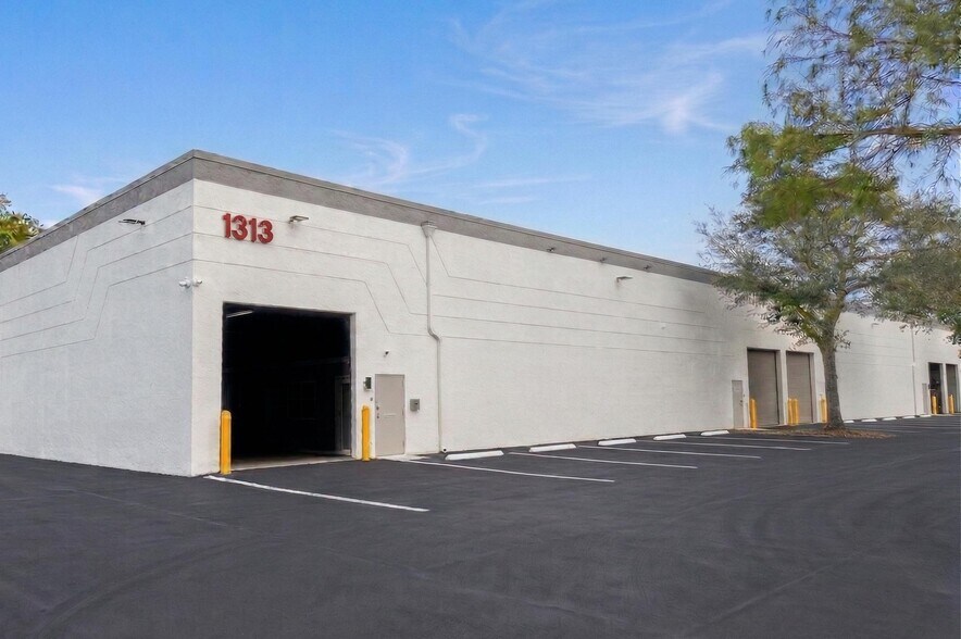 More Photos Of 1313 NW 65th Pl, Fort Lauderdale Warehouse For Sale