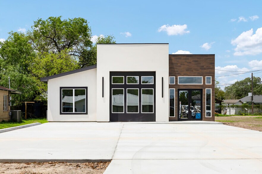 Primary Photo Of 614 S Missouri Ave, Weslaco Office For Sale