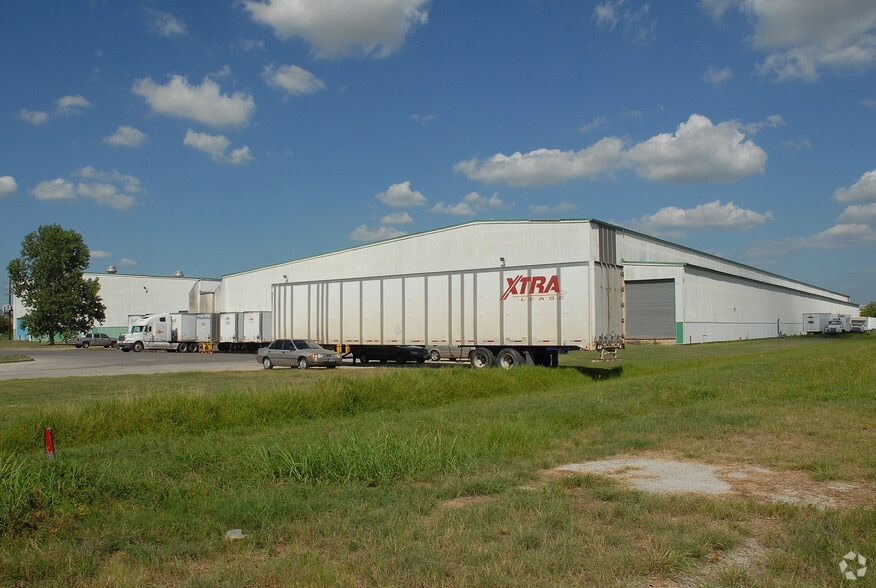 More Photos Of 3000 Brittmoore Rd, Houston Warehouse For Lease