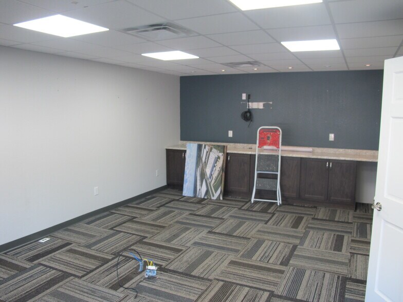 More Photos Of 204 N Main Ave, Republic Office For Sale