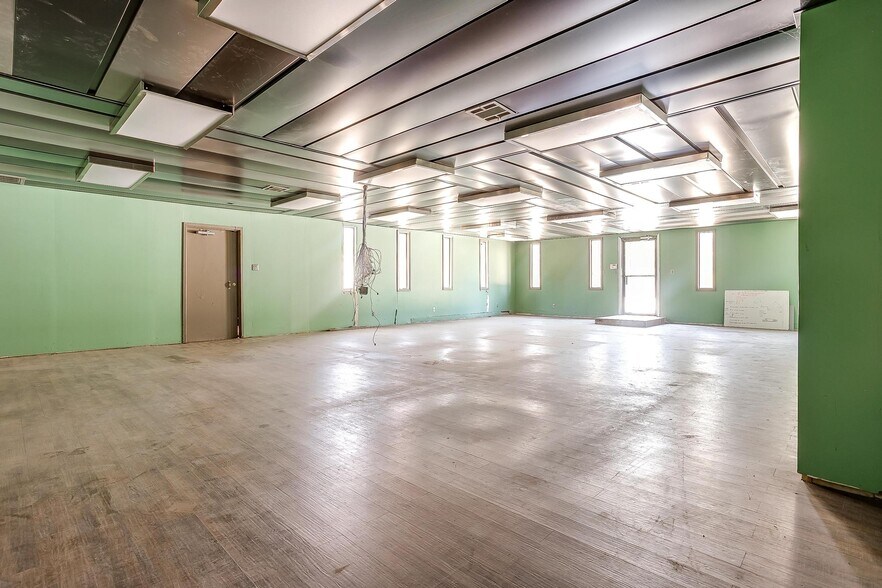 More Photos Of 117 Roberts Cut Off Rd, Fort Worth Warehouse For Sale