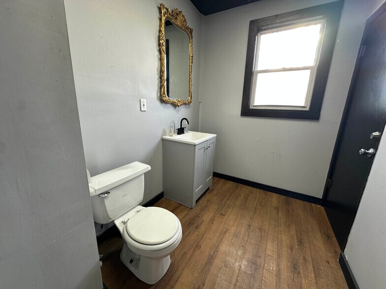 More Photos Of 2600-2604 W Fond Du Lac Ave, Milwaukee Manufacturing For Sale