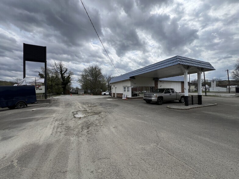 More Photos Of 410 Walnut St, New Richmond Office For Sale