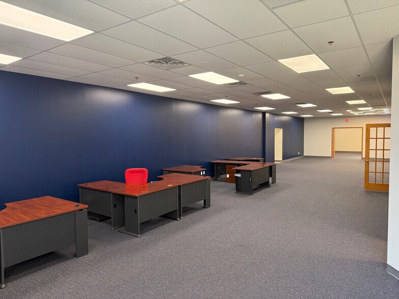 More Photos Of 8191 Birchwood Ct, Johnston Flex For Lease