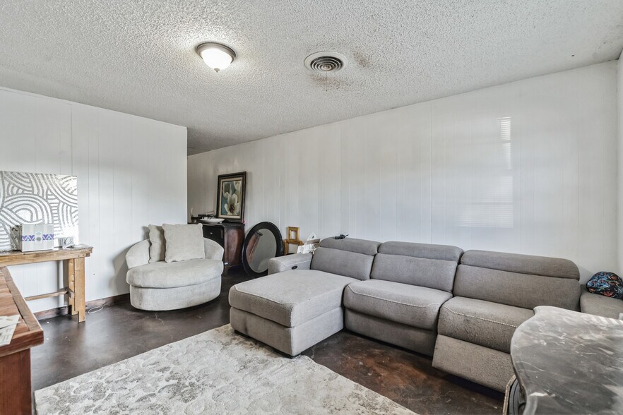 More Photos Of 604 N 3rd St, Haskell Multifamily For Sale