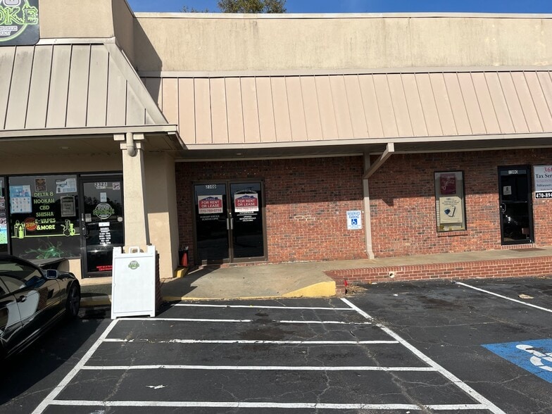 More Photos Of 230 N Hammond Dr, Monroe Storefront For Lease