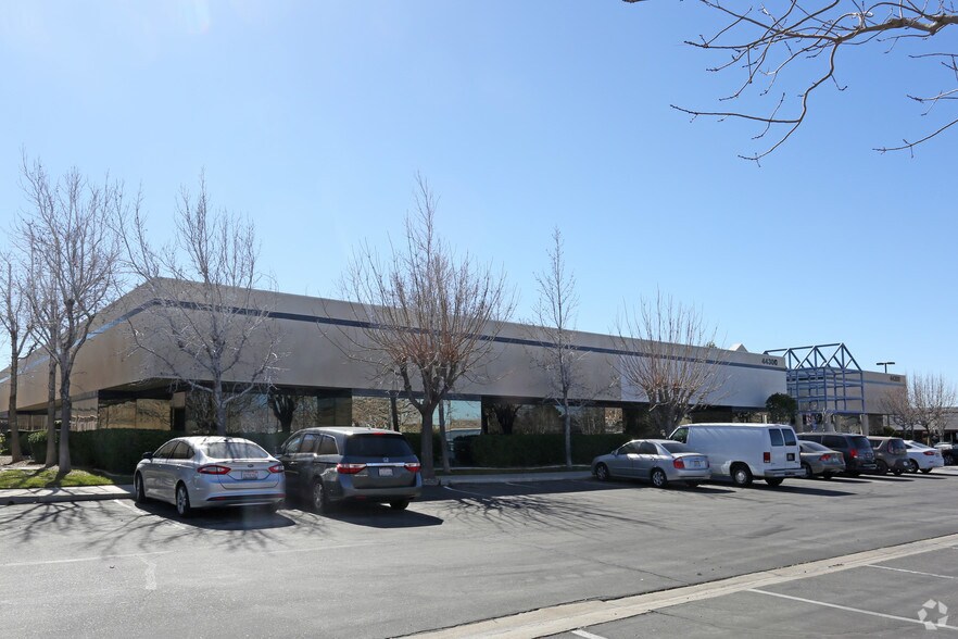 More Photos Of 44300 Lowtree Ave, Lancaster Office For Sale