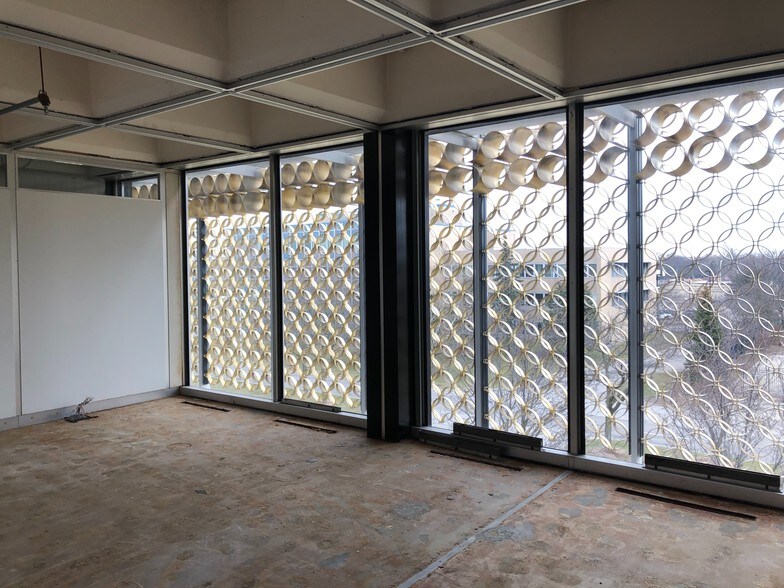 More Photos Of 16000-16200 Northland Dr, Southfield Office For Sale