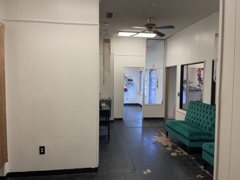 More Photos Of 1906 Parental Home Rd, Jacksonville Storefront For Sale