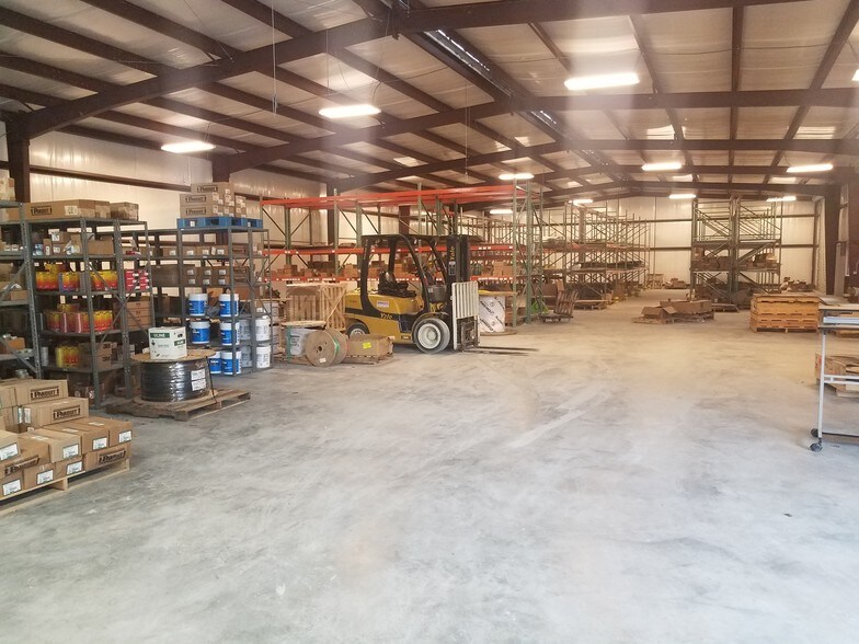 More Photos Of 1861 Bayou Dinde Pass, Lake Charles Warehouse For Lease
